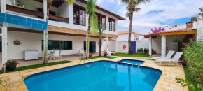 Casa com piscina no Condomínio Jardim Acapulco no Guarujá